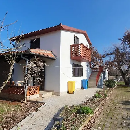 Jasna Vranici 2km From The Beach Gostinjska kuća Porec